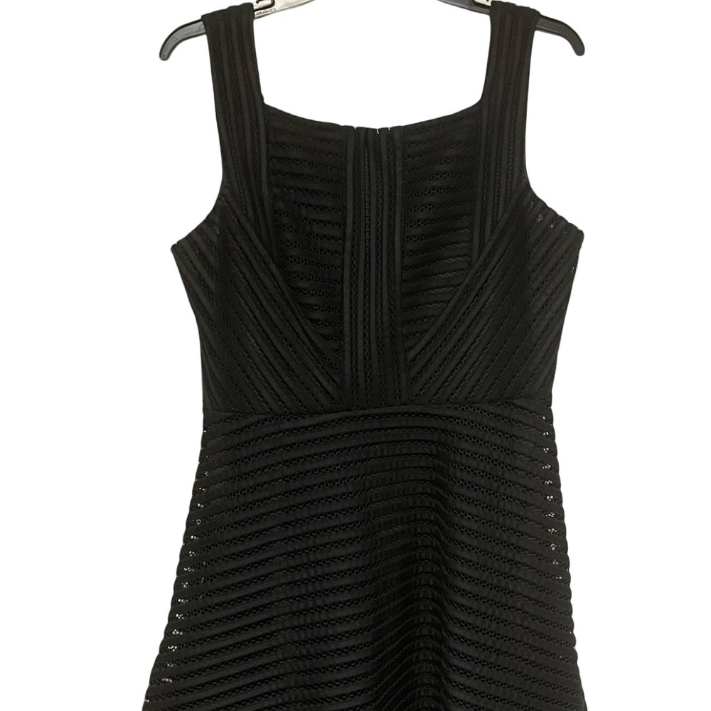 Gracia Black Textured Fit and Flare Knee Length Sleeveless Dress Women's Large